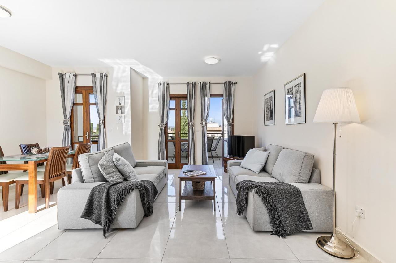 2 Bedroom Apartment Assia With Communal Pool, Aphrodite Hills Resort Kouklia Buitenkant foto