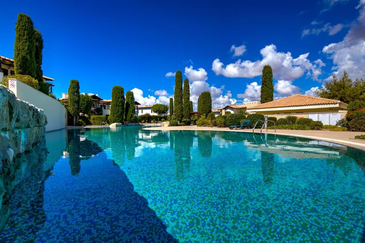 2 Bedroom Apartment Assia With Communal Pool, Aphrodite Hills Resort Kouklia Buitenkant foto