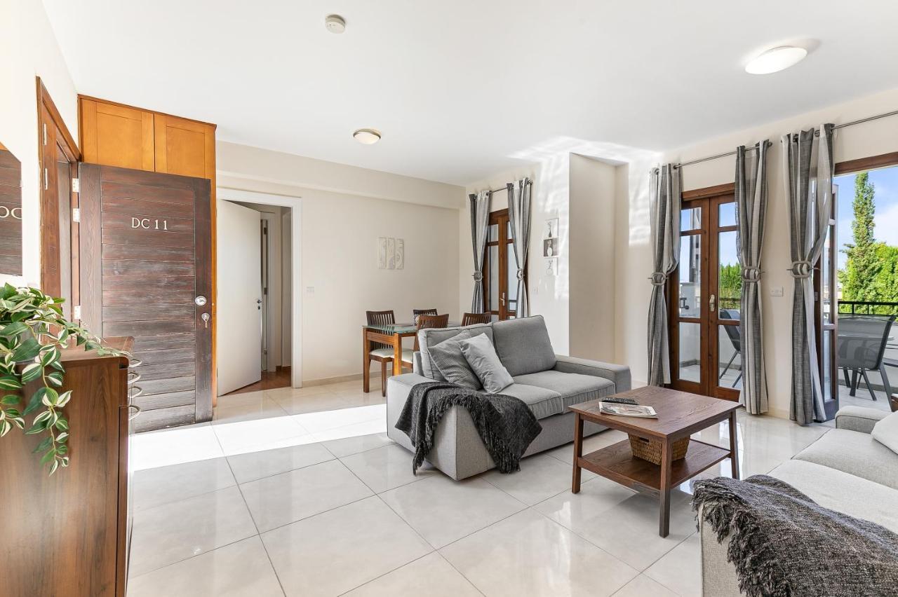 2 Bedroom Apartment Assia With Communal Pool, Aphrodite Hills Resort Kouklia Buitenkant foto