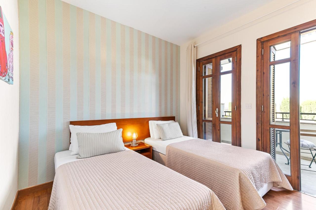 2 Bedroom Apartment Assia With Communal Pool, Aphrodite Hills Resort Kouklia Buitenkant foto