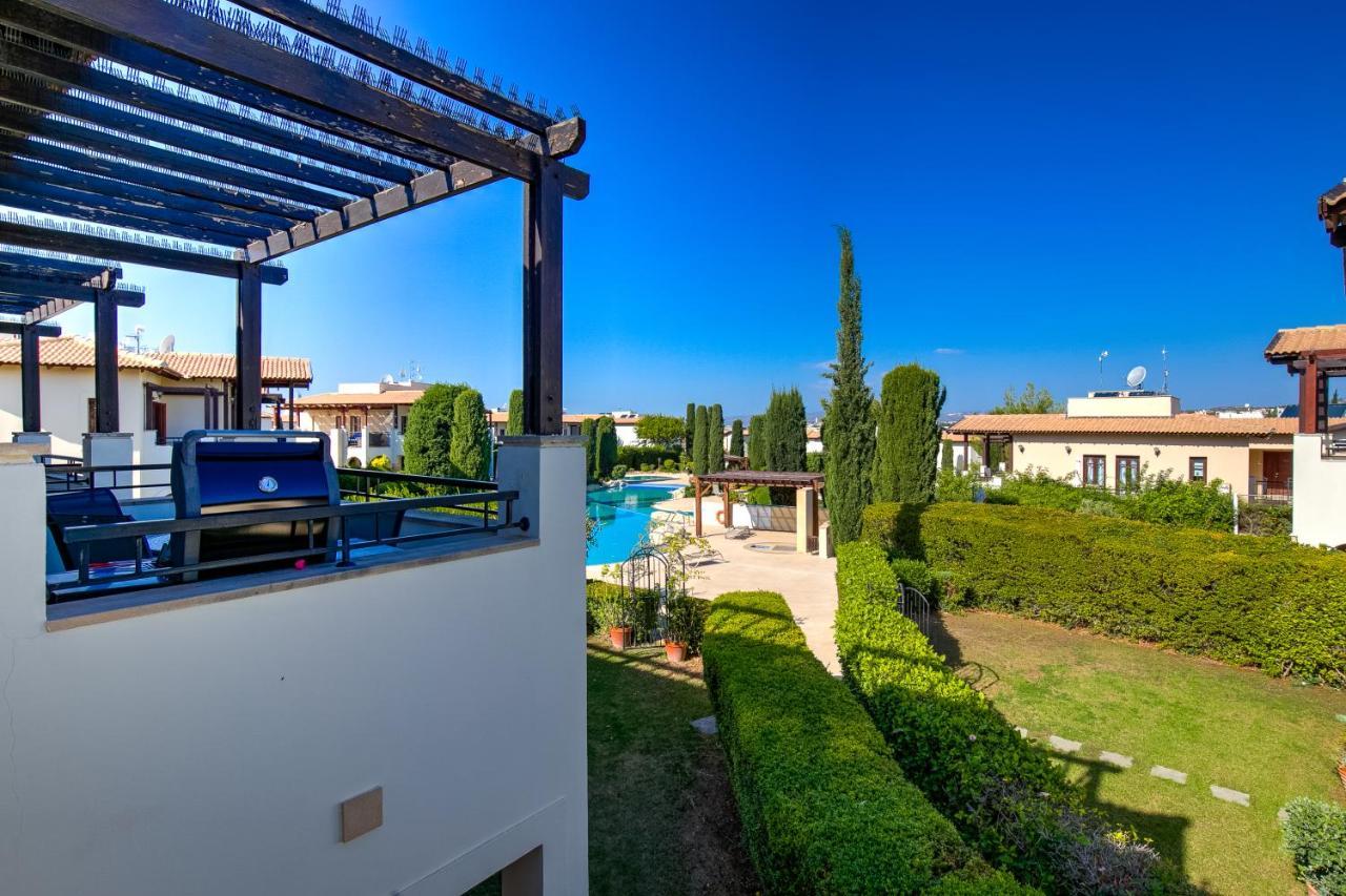 2 Bedroom Apartment Assia With Communal Pool, Aphrodite Hills Resort Kouklia Buitenkant foto
