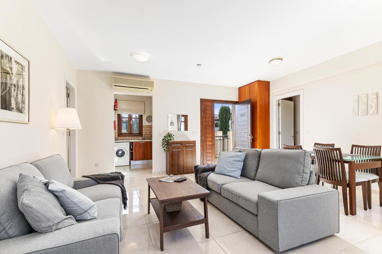 2 Bedroom Apartment Assia With Communal Pool, Aphrodite Hills Resort Kouklia Buitenkant foto