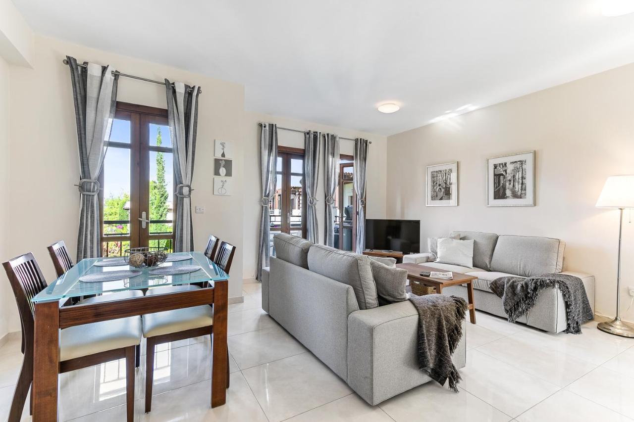 2 Bedroom Apartment Assia With Communal Pool, Aphrodite Hills Resort Kouklia Buitenkant foto