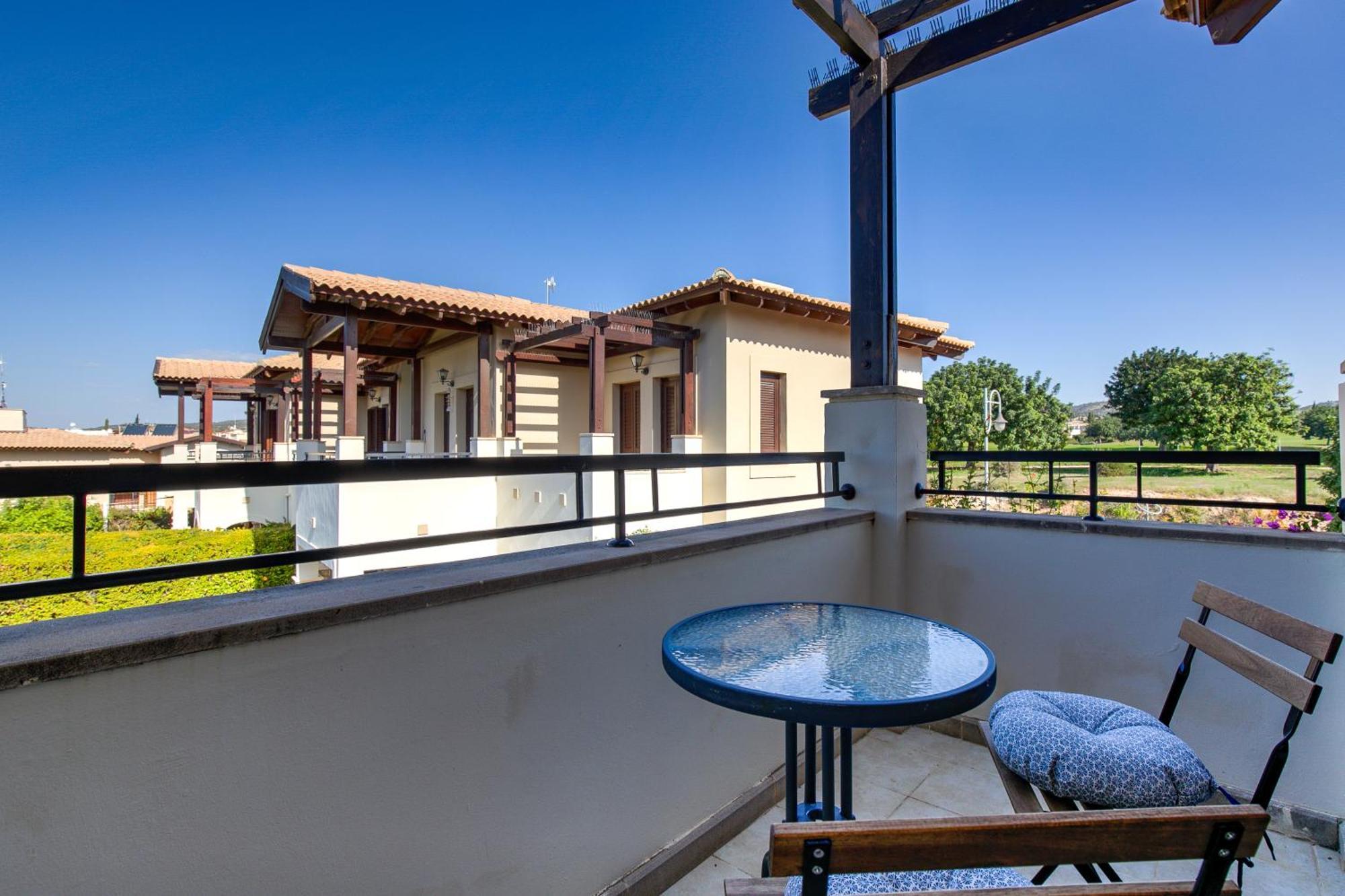 2 Bedroom Apartment Assia With Communal Pool, Aphrodite Hills Resort Kouklia Buitenkant foto