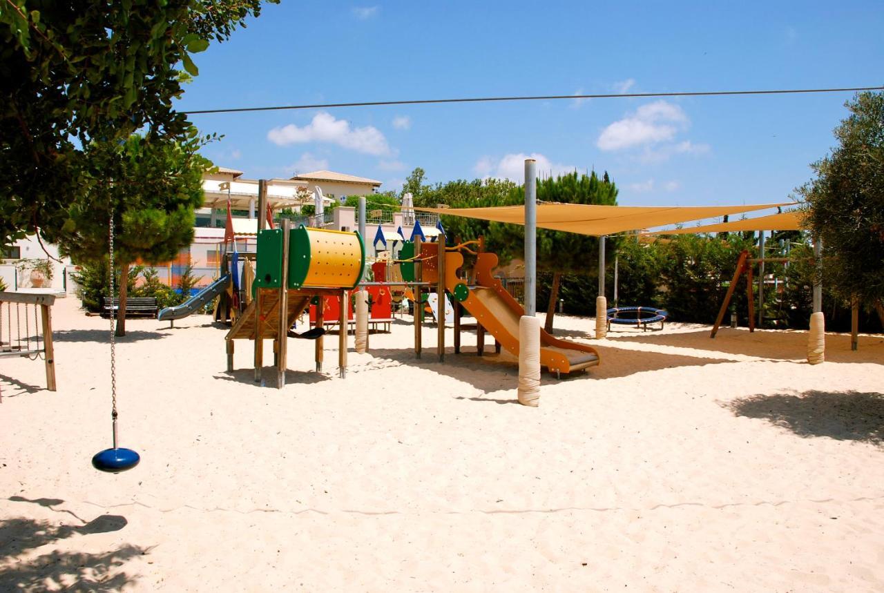 2 Bedroom Apartment Assia With Communal Pool, Aphrodite Hills Resort Kouklia Buitenkant foto