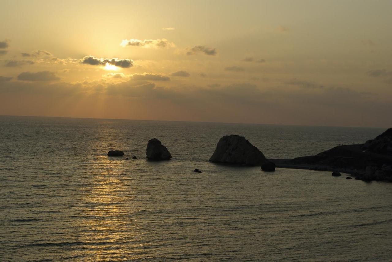 2 Bedroom Apartment Assia With Communal Pool, Aphrodite Hills Resort Kouklia Buitenkant foto